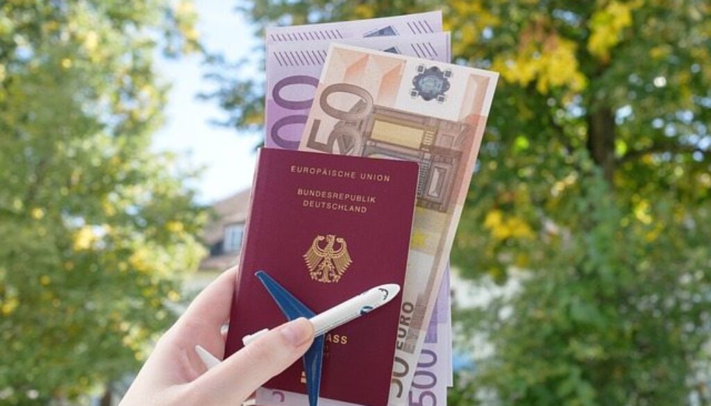 דברים שחשוב לקחת בתיק המסמכים לנסיעה שלכם